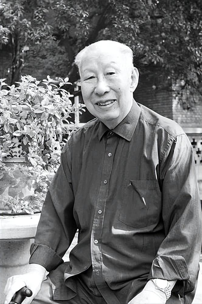 1943年，15名日军被困窑洞，八路军数次劝降无果，谁知指挥员曾美却下令：“省点