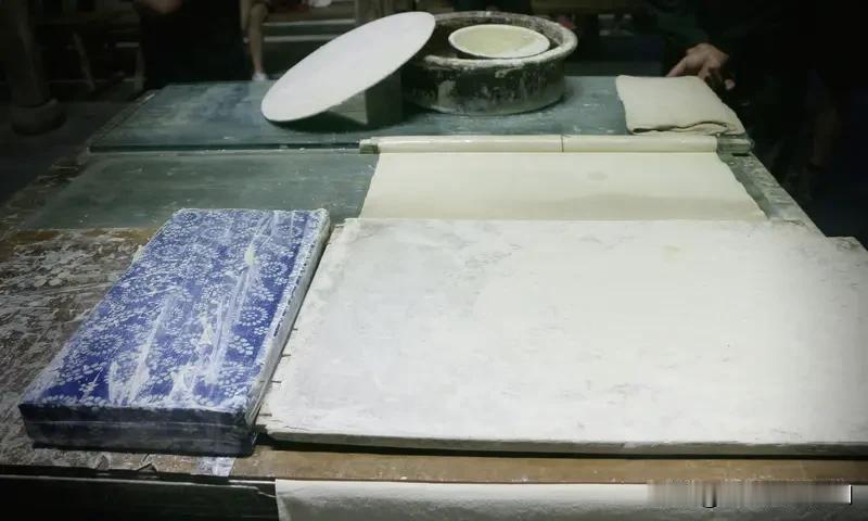 古代人是怎么防止纸钞造假的? 古代人在防止纸钞造假方面可有不少办法。自宋代交子诞