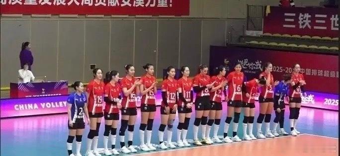 正在直播上海女排VS福建女排，蔡斌执教上海女排联赛首秀，豪华外援的上海女排本赛季