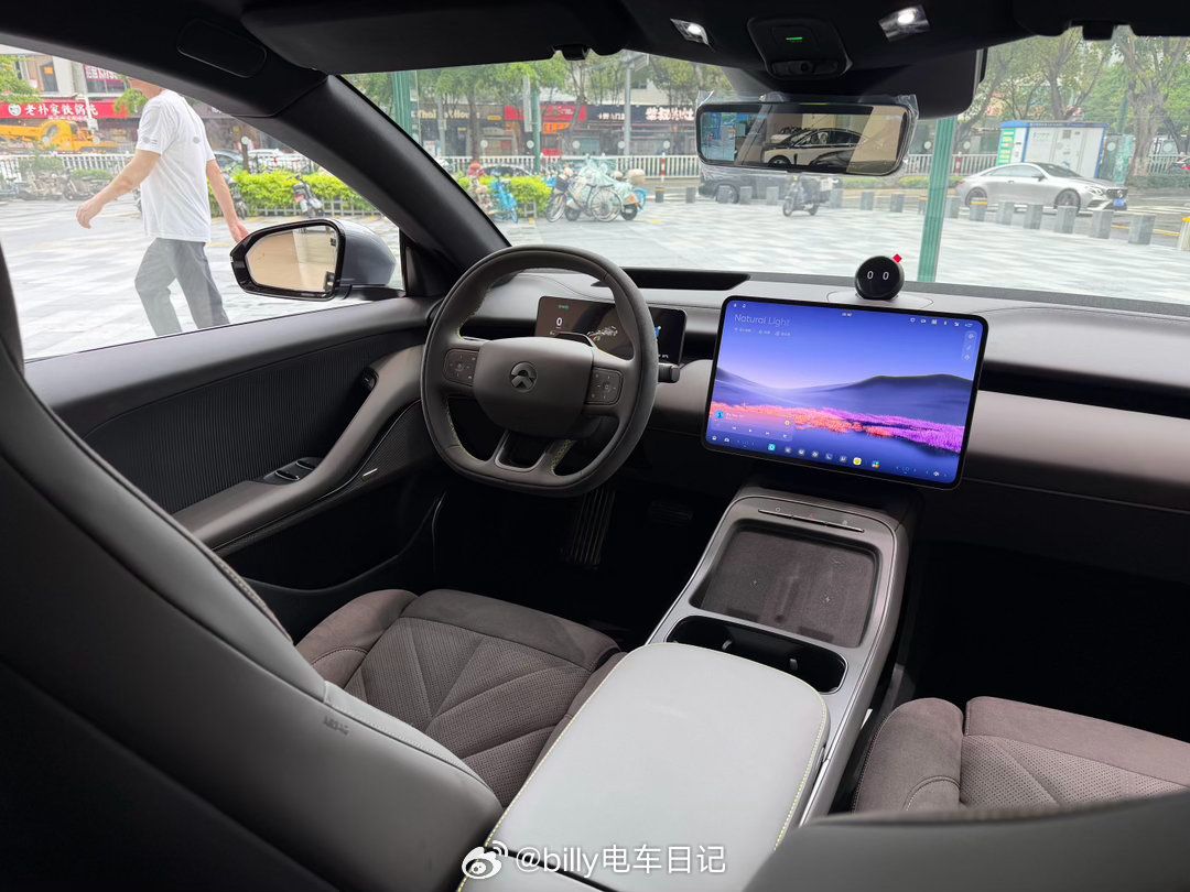 到店实拍！2026款ET5冠军版！外观的拉花还是很独特的，跟25款冠军版是不一样