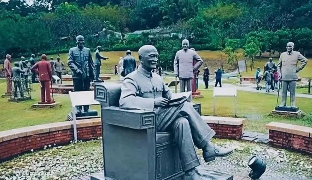 2024年，台湾当局表示，将加快拆除，蒋介石在台湾的760座雕像。说来讽刺，蒋介