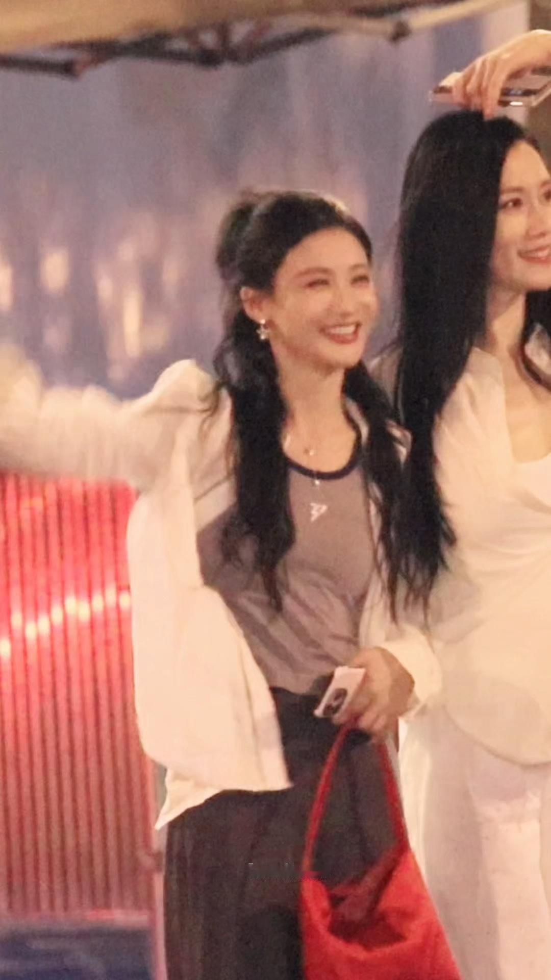 “我跟呆斯的cp粉😆”啊啊啊啊卧槽老苗你做馕苗批太幸福了 