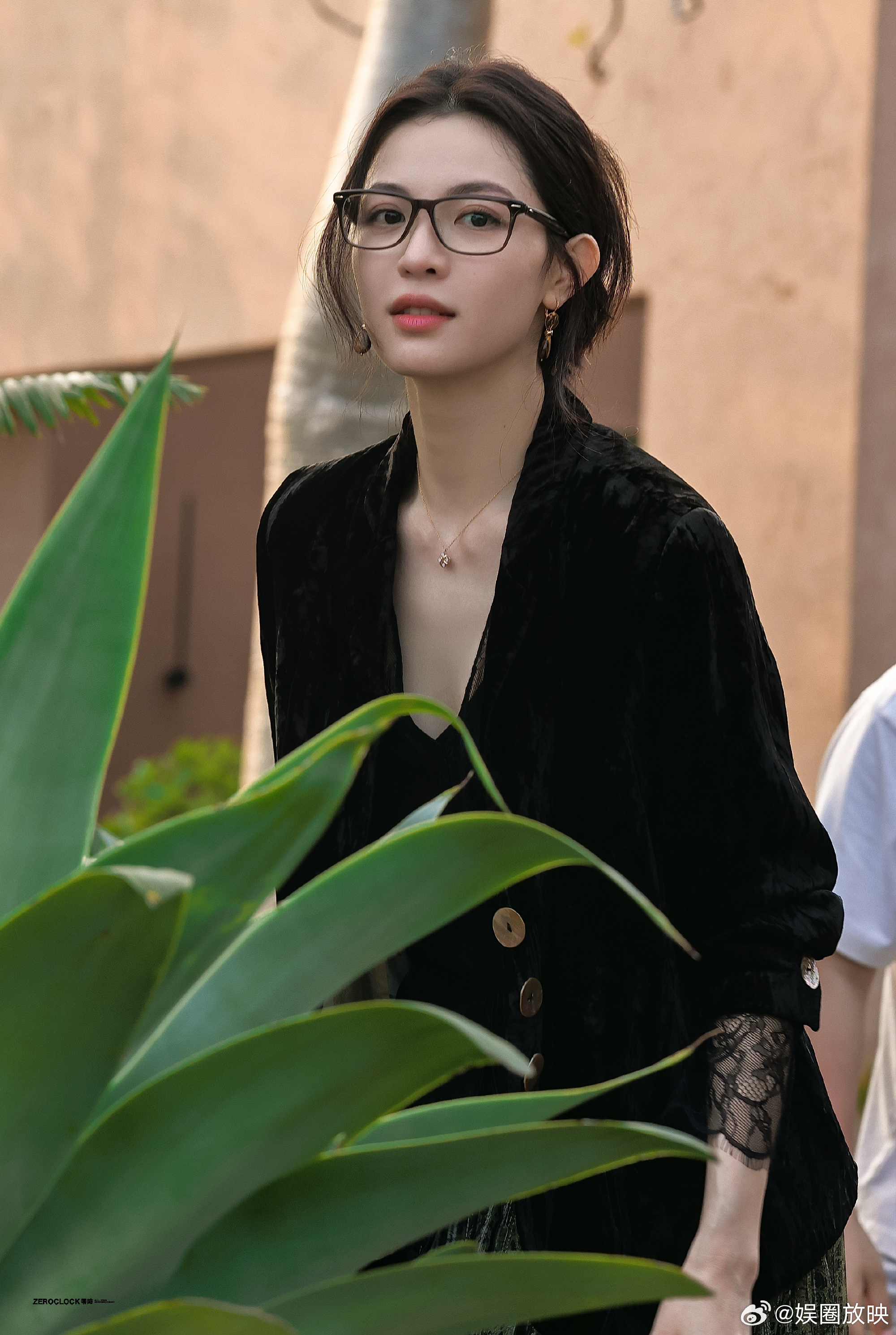 钟楚曦听到身材很曼妙的反应会穿又好看的朱礼紫谁不爱！钟姐的曼妙身姿和新剧《爱情慢