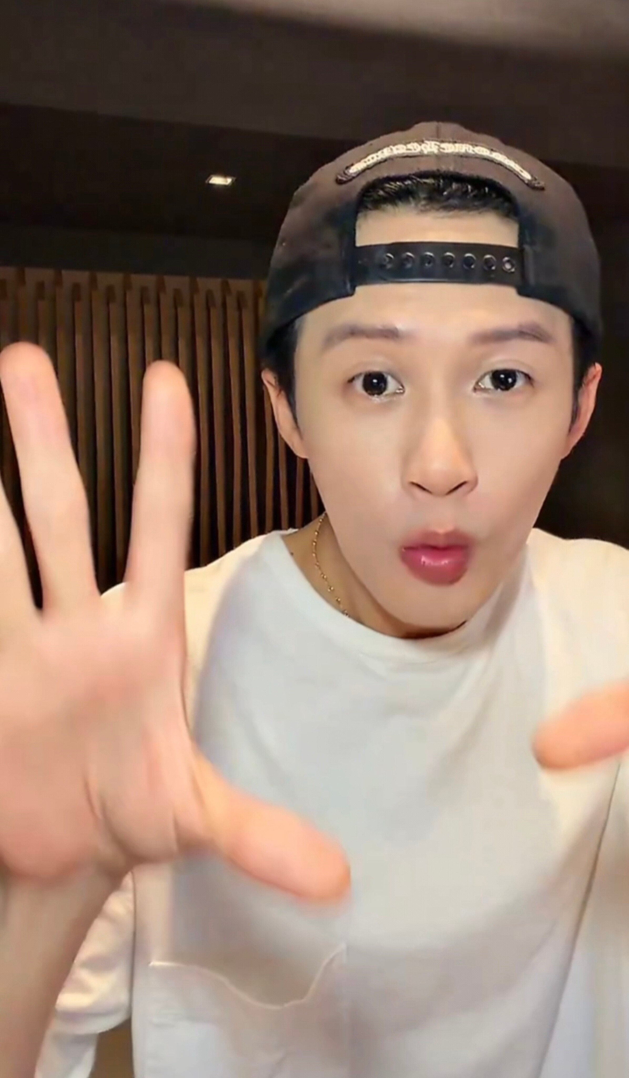 檀健次被丁程鑫夹到表情失控🔥好六宿舍正片檀健次纯享 你路过四月桃林，一顾人间惊