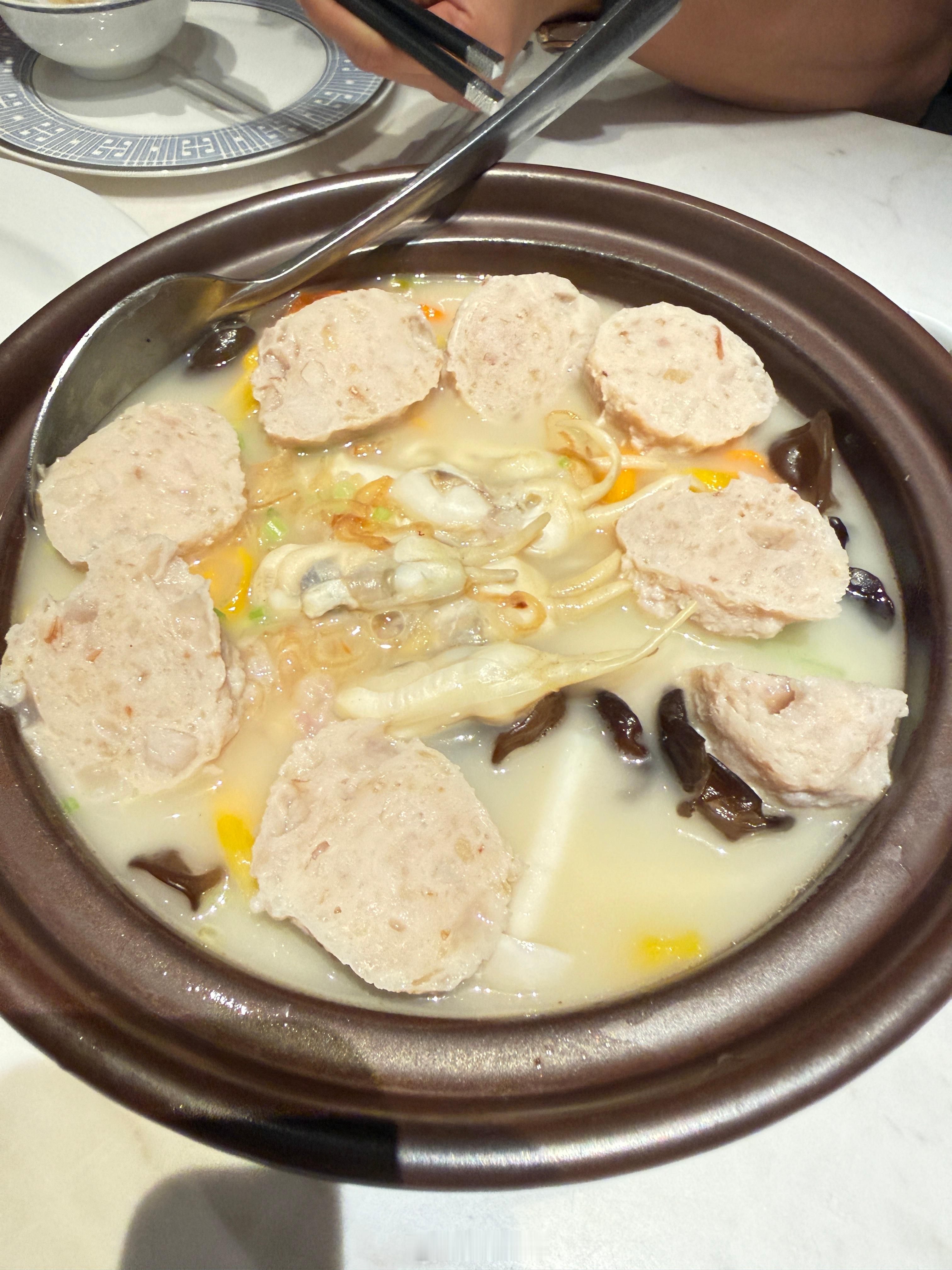 吃了一顿难吃饭晋江你欠我的拿什么来还？照片懒得拍了，这家据说是米其林，hello