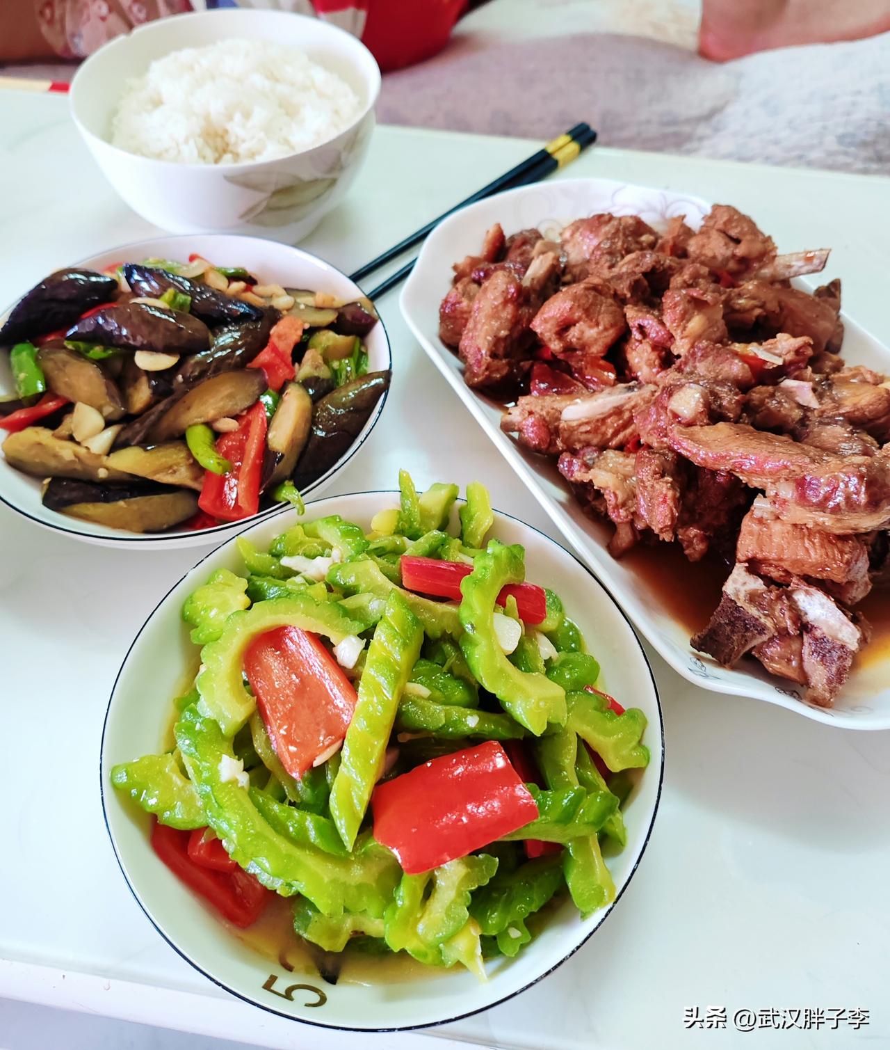 今天终于上了一个早班，明天上中班后天休息，这个月一共上了17个中班，不过我喜欢上
