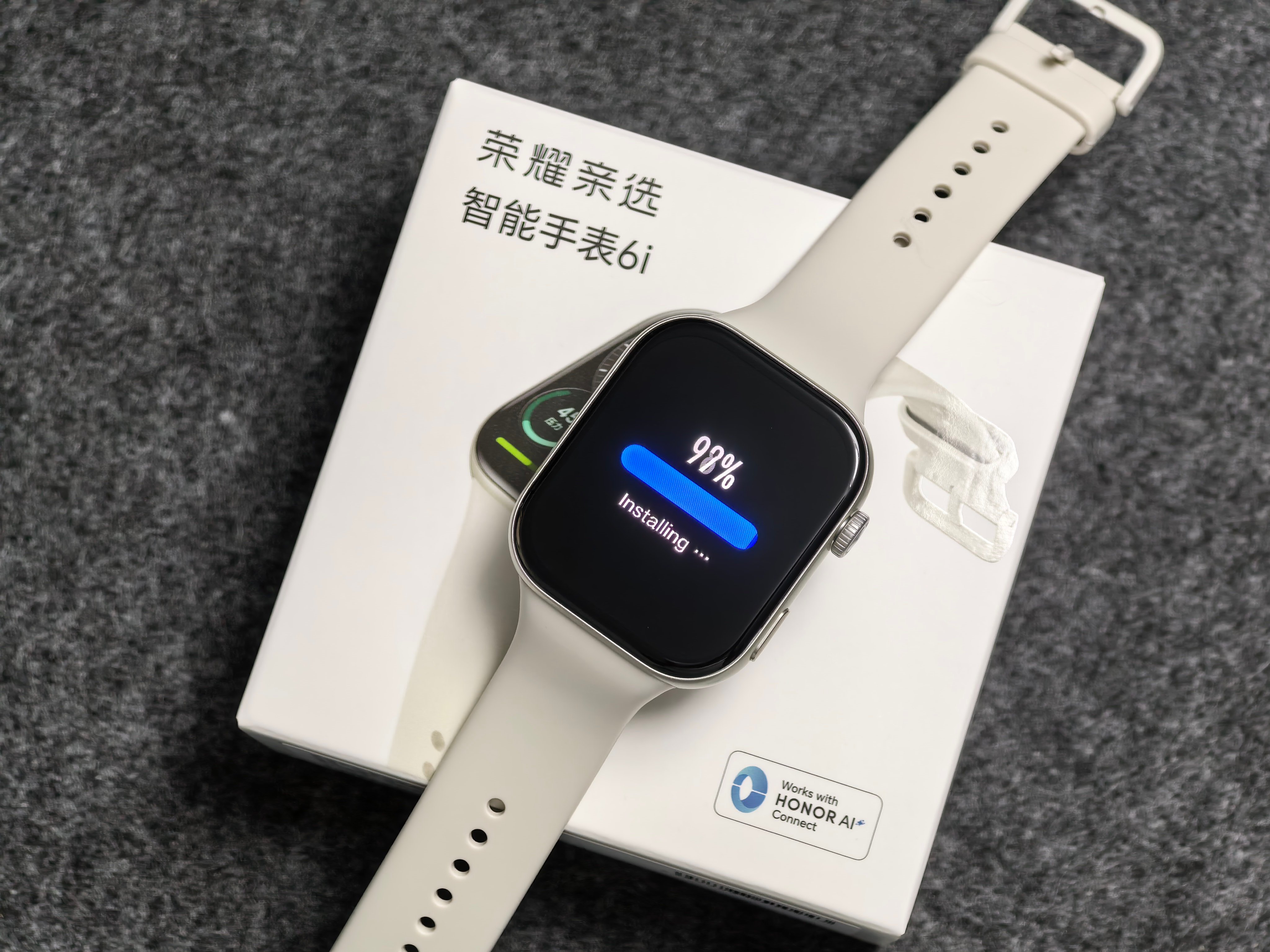 如今仅需200多元就能入手体验如此出色的智能手表了～前些日子我姐姐还向我咨询该选