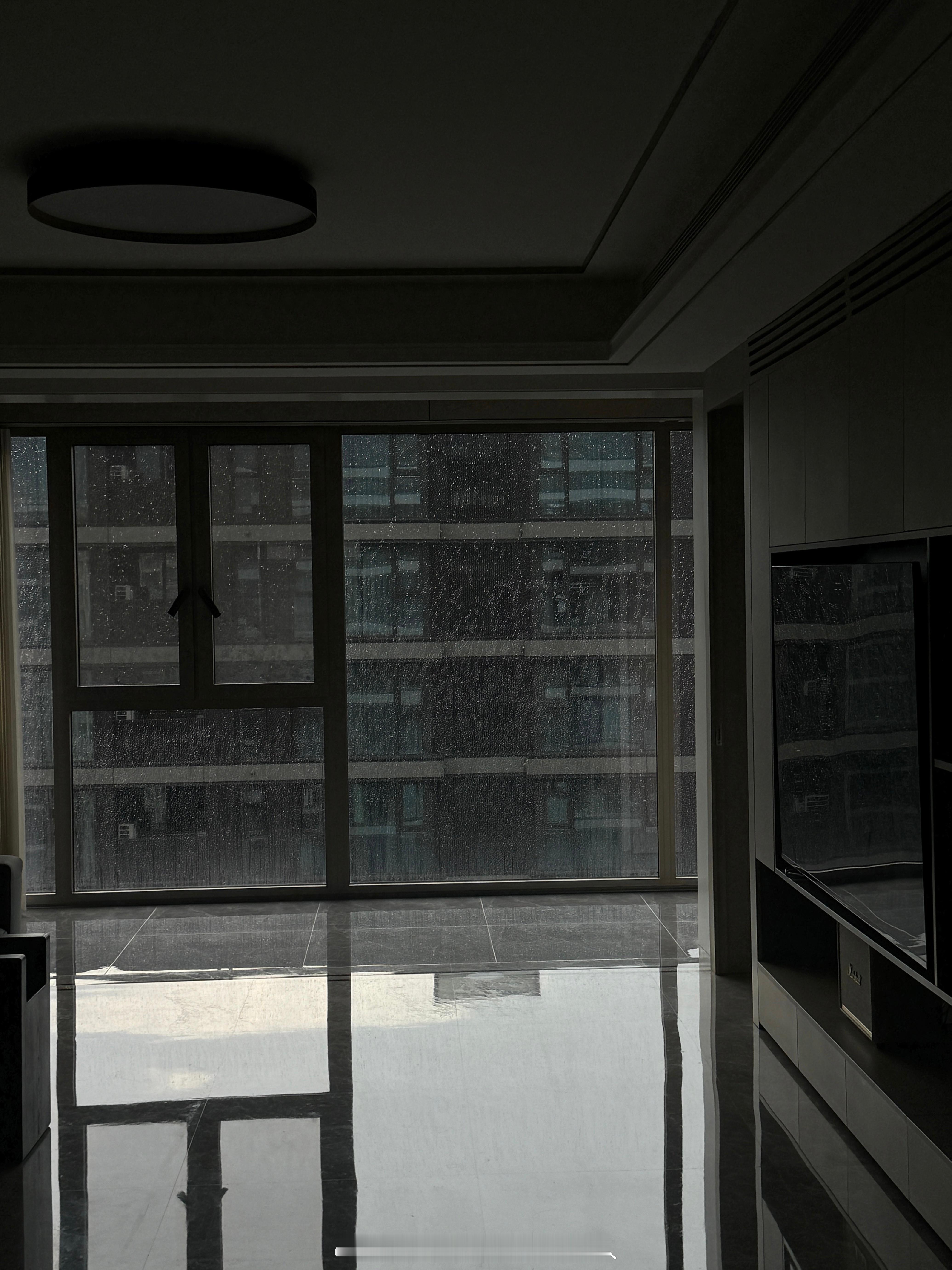 嘿嘿 下雨天宅家工作好幸福！ 