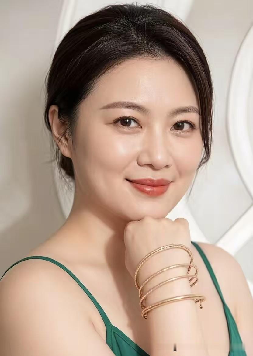 人这一辈子，多给自己一点掌声
 
人这一生，我们总习惯盯着旁人的光芒，为别人的高