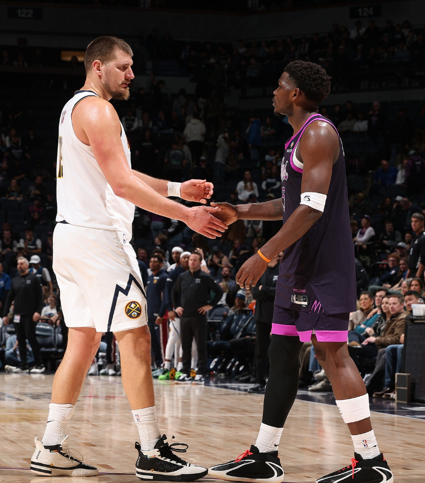 昨天是美国当地时间的圣诞节，十支球队上演了年终大战。前NBA球员杰夫·蒂格在播客