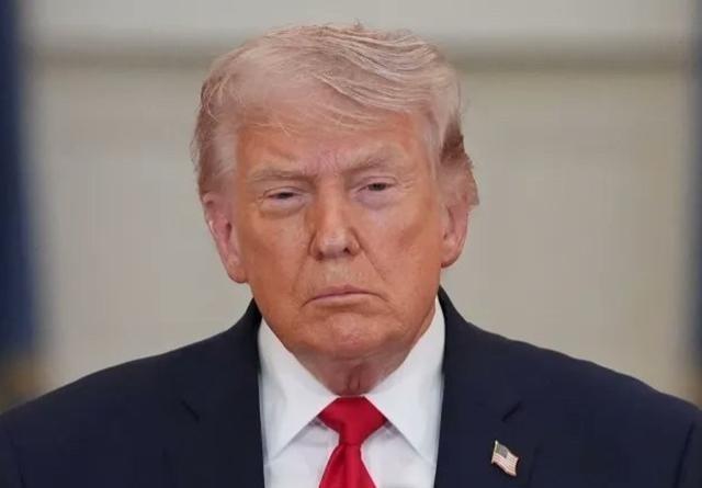 美国主动喊话中国，当地时间4月17日，特朗普公开表示：出访中国期间将会是特别的，