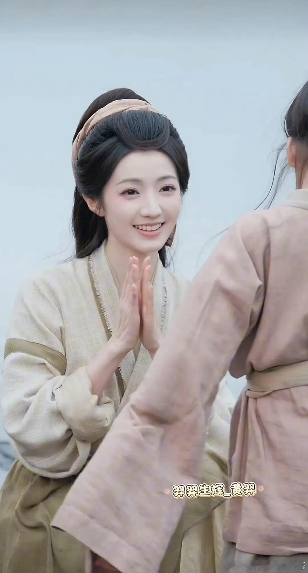 黄羿归鸾路透，造型素素的但很美 