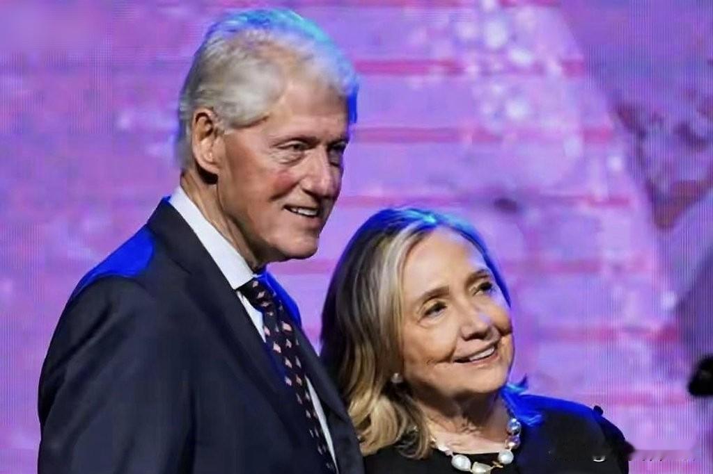 尘埃落定！最终权贵们还是选择了弃车保帅的策略！
就在这两天，沉默了许久的克林顿夫