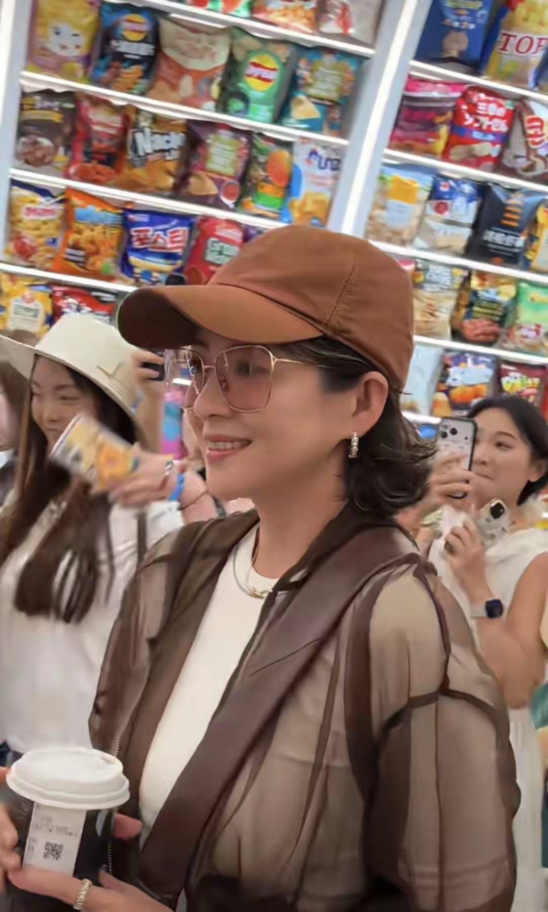 章子怡长沙被偶遇，47岁状态真好，一如既往的美丽！ 