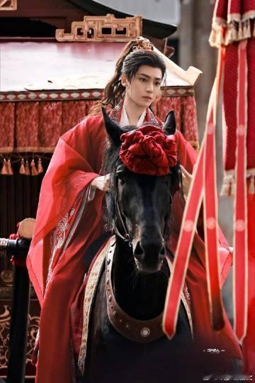 侯明昊还有三部待播剧 他一直坚持扎实演技的侯明昊，这三部新剧即将播出。每一个故事