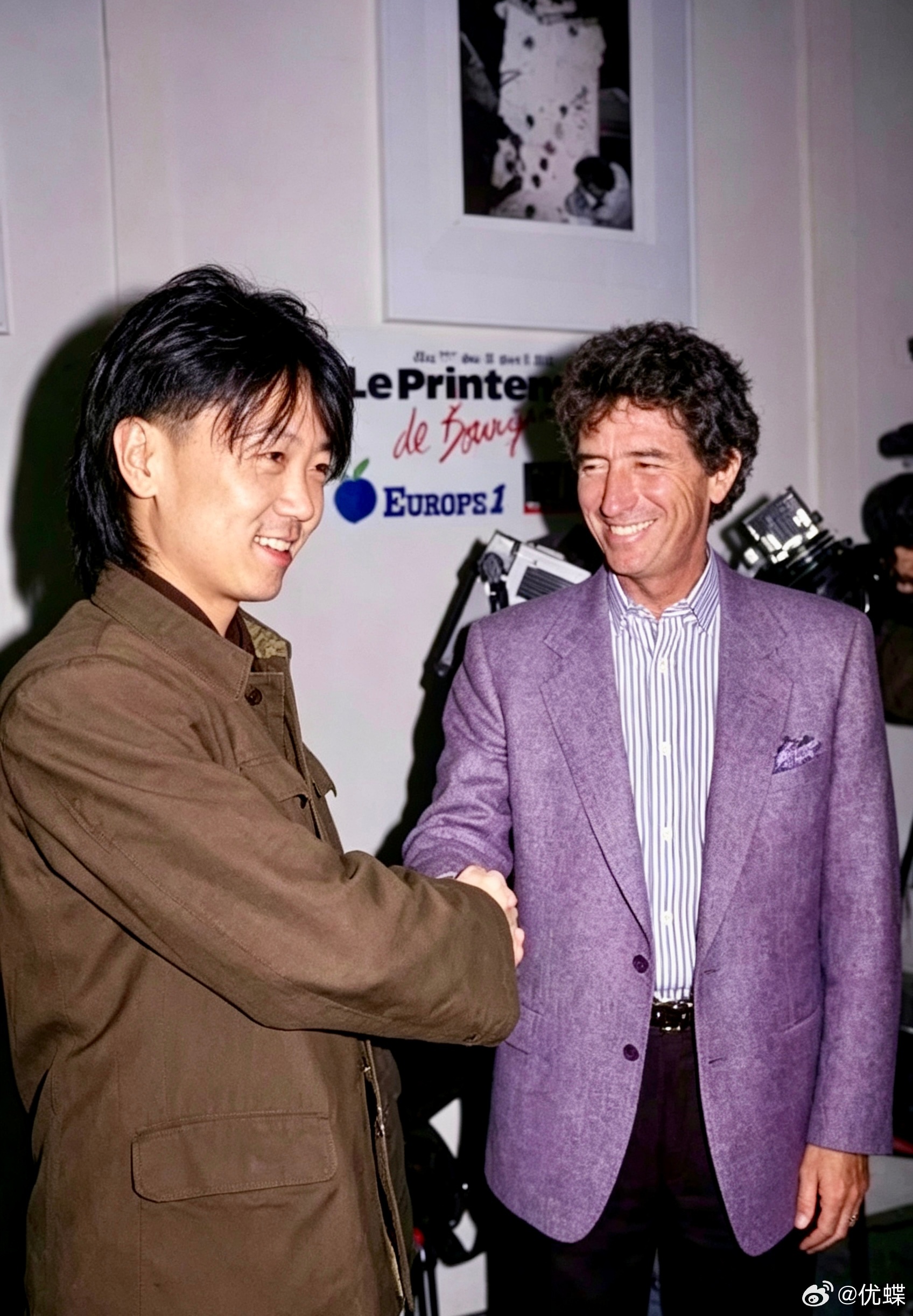 “我喜欢的照片”之老崔……左为1989年在法国，右为“一张CD”。 