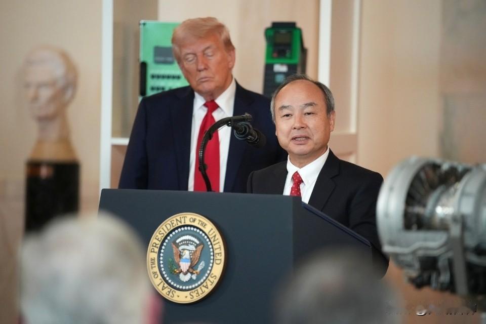 68岁韩裔三代孙正义半年赚了2682亿，重新坐上日本首富宝座。4月福布斯榜他还只