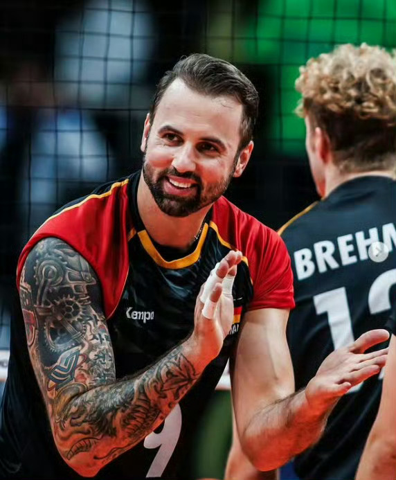 格罗策真的老了，打不动了今天打了三局多仅仅得到10分（23扣5中5失误4被拦，1