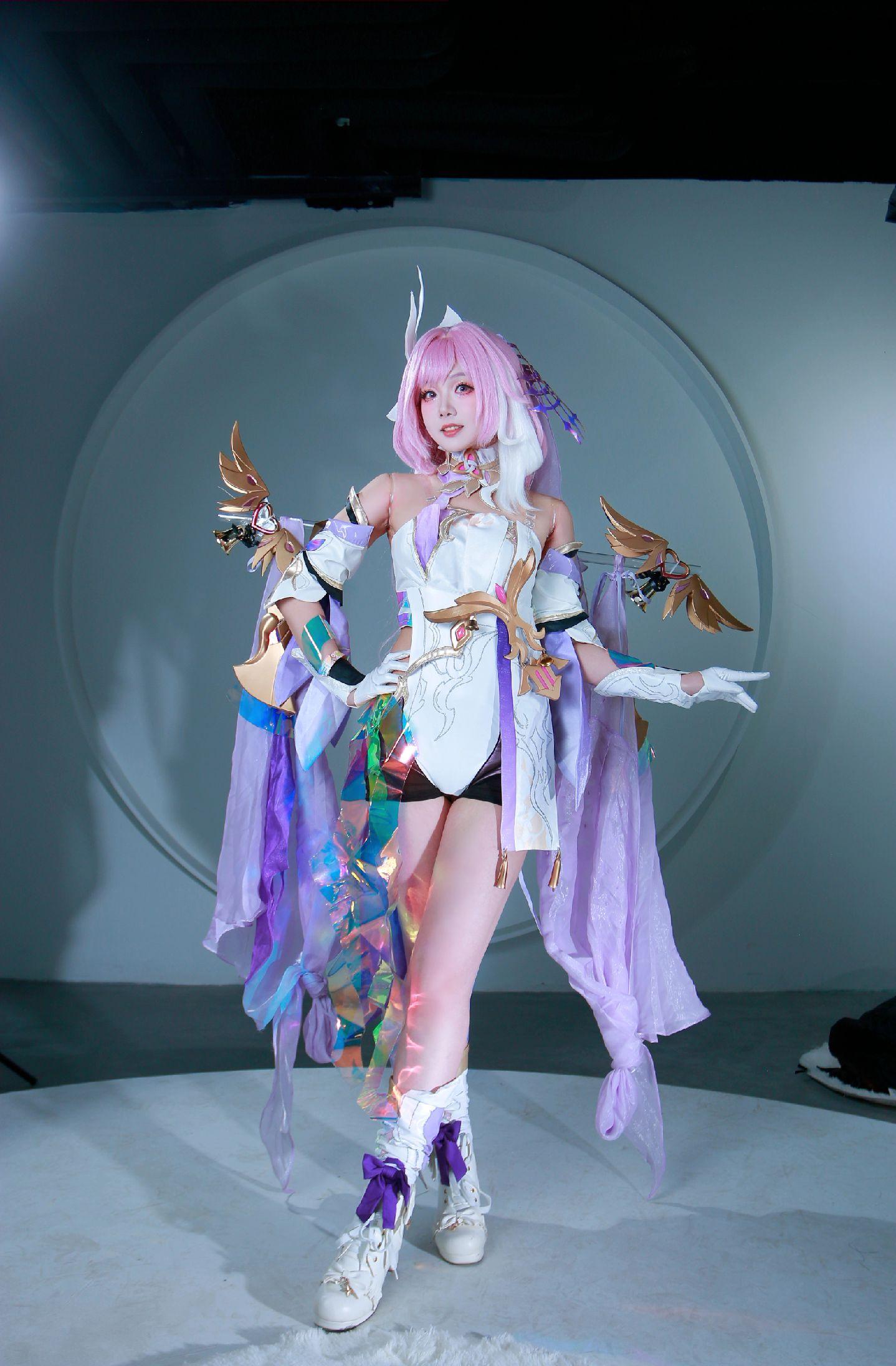 太好啦是爱莉希雅，我们有救了！发图文试试！腿环没带是因为在更衣室崩坏了