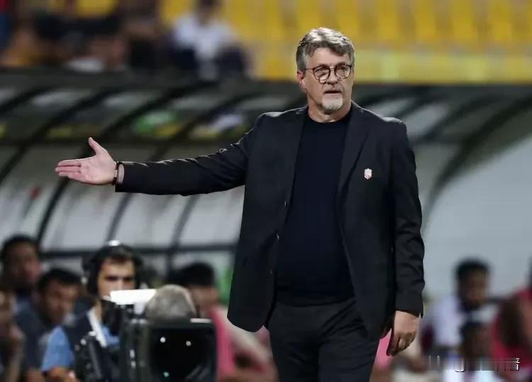 巴林主教练塔拉吉奇“彻底慌了”，不仅仅国足2-1印尼，更因为——

巴林国家队的