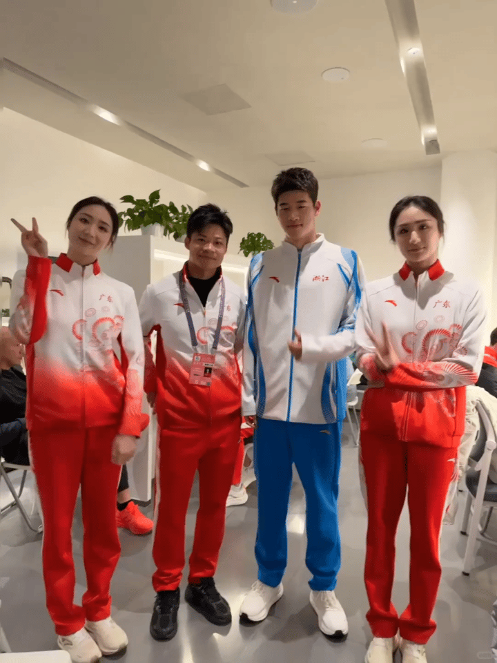 第十五届全运会闭幕式合照萌袖乐乐