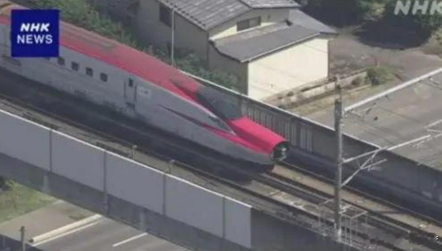 日本一列新干线列车在行驶途中，突然有前后两节车厢断开连接，而当时列车时速高达31
