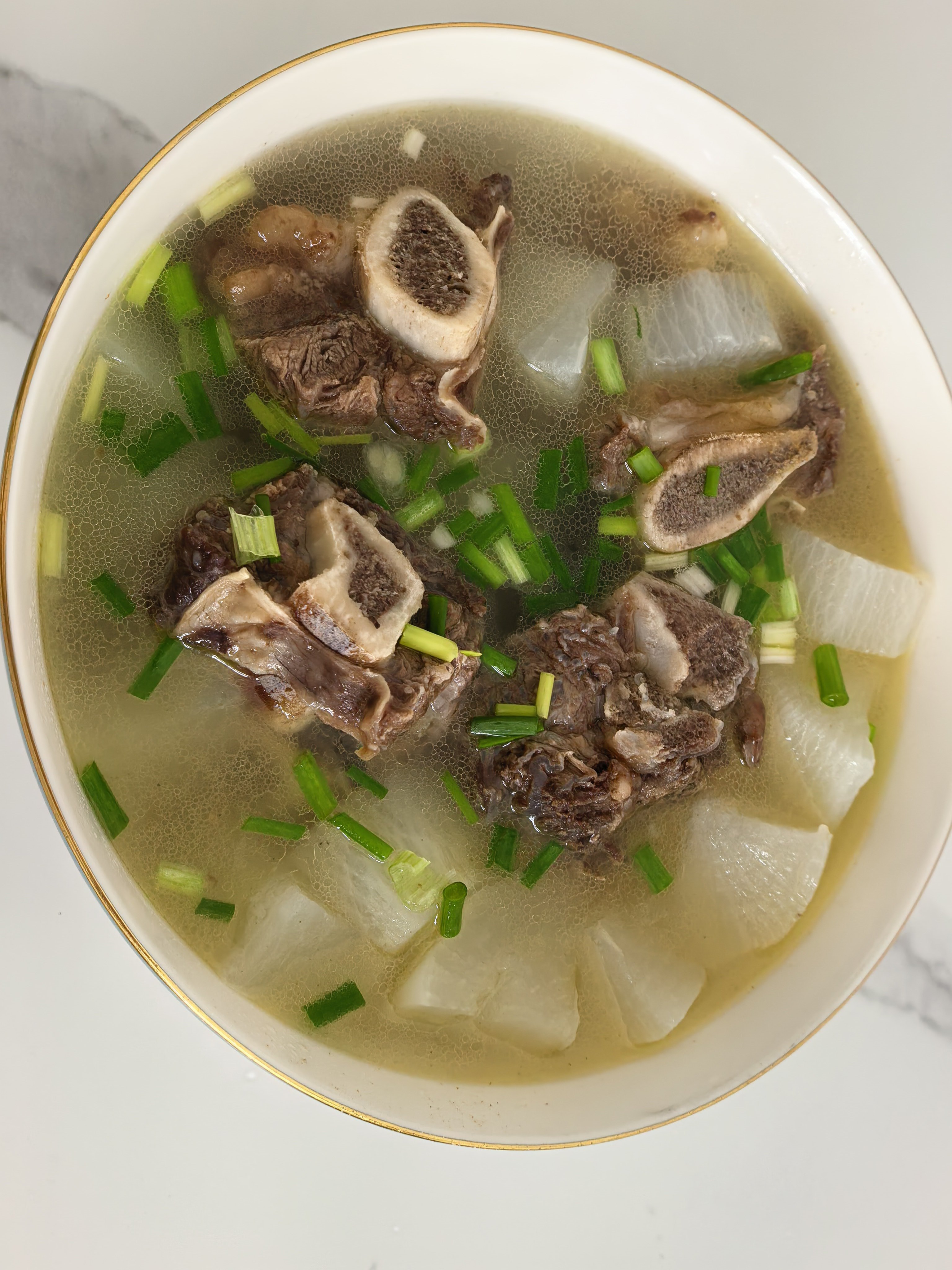 本来想说放点干辣椒进去加点味，也点缀一下的，结果发现家里没有[笑cry]饮食越来