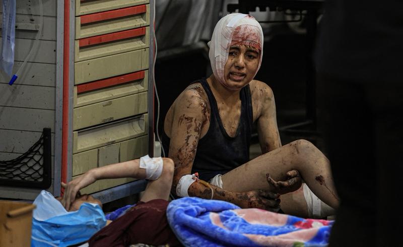 柬泰冲突又有了令人痛心的消息。当地时间12月24日，柬埔寨内政部声明，冲突导致3