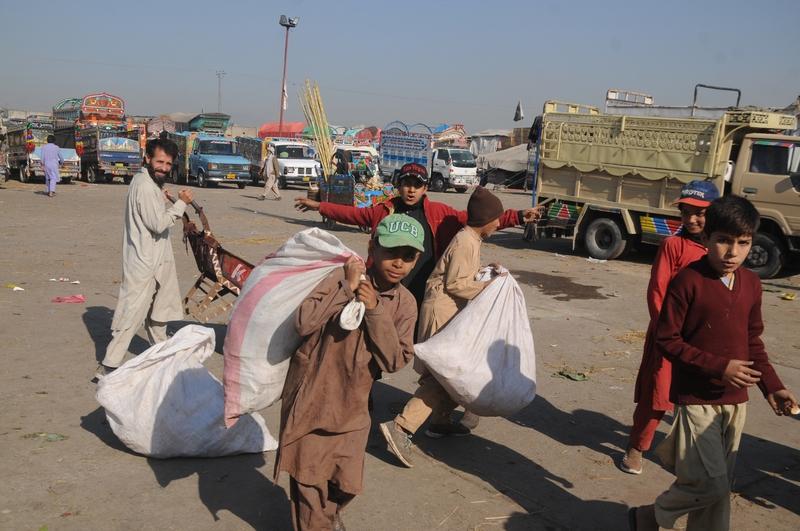 巴基斯坦又出事了！11月11日，首都伊斯兰堡地方法院司法大楼附近发生自杀式炸弹袭