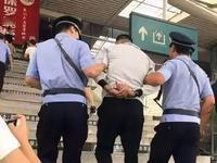 前铁路民警组建恶匪团伙，三年害19人终被法律严惩
 
上世纪90年代，昆明出了个
