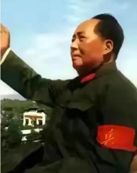 七绝•炮打司令部       毛泽东人民胜利今何在？满路新贵满目衰。核弹高置昆仑