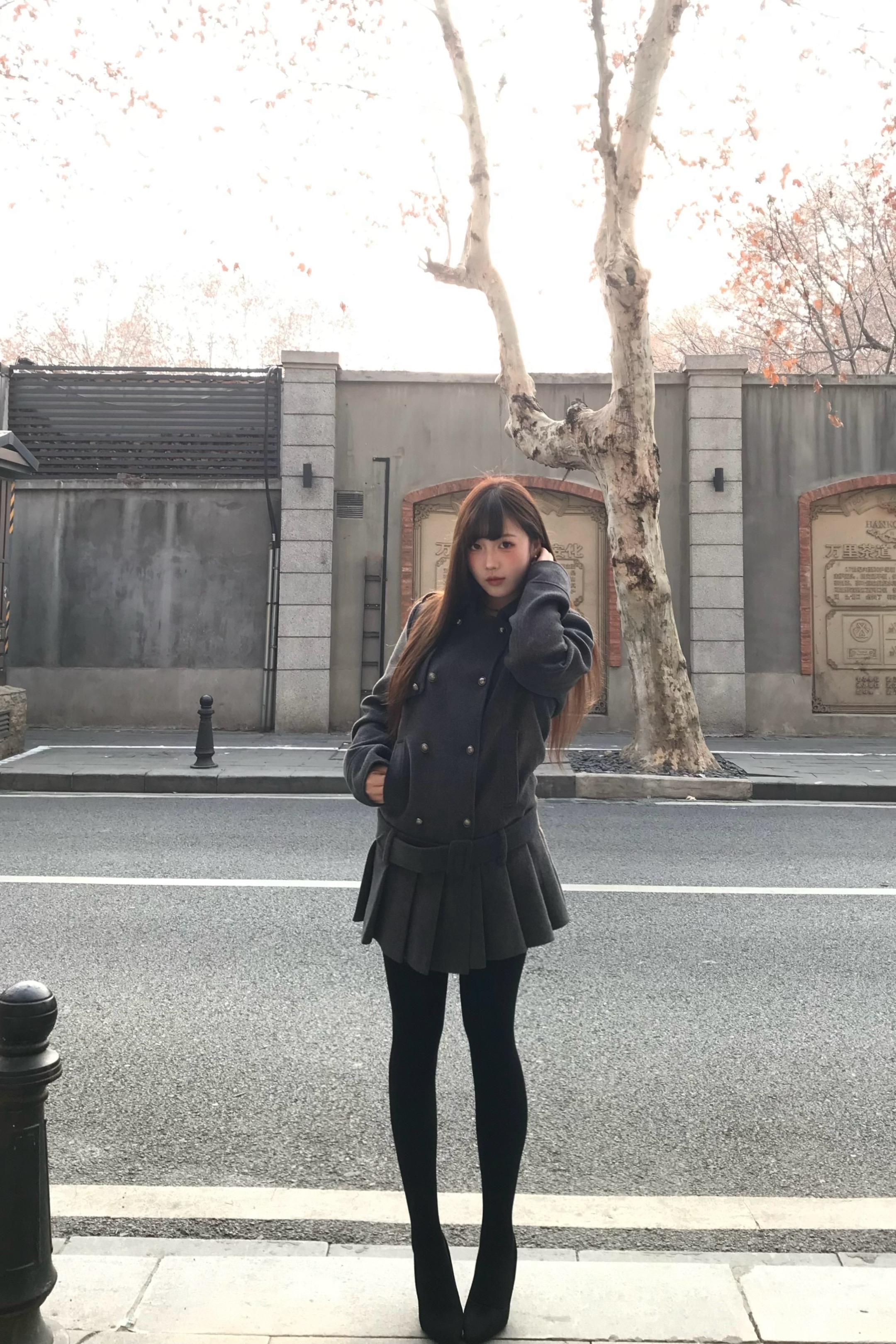 倘若你只是我生命中的过客 那向你索求太多 确实是我的错