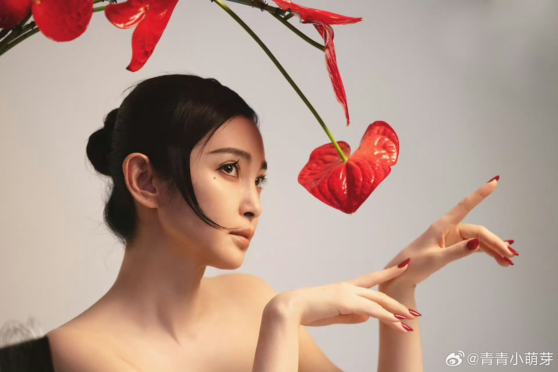 李冰冰三月三刊三副面孔李冰冰刚柔并济超迷人冷峻与空灵切换自如，身材完美，太牛啦~