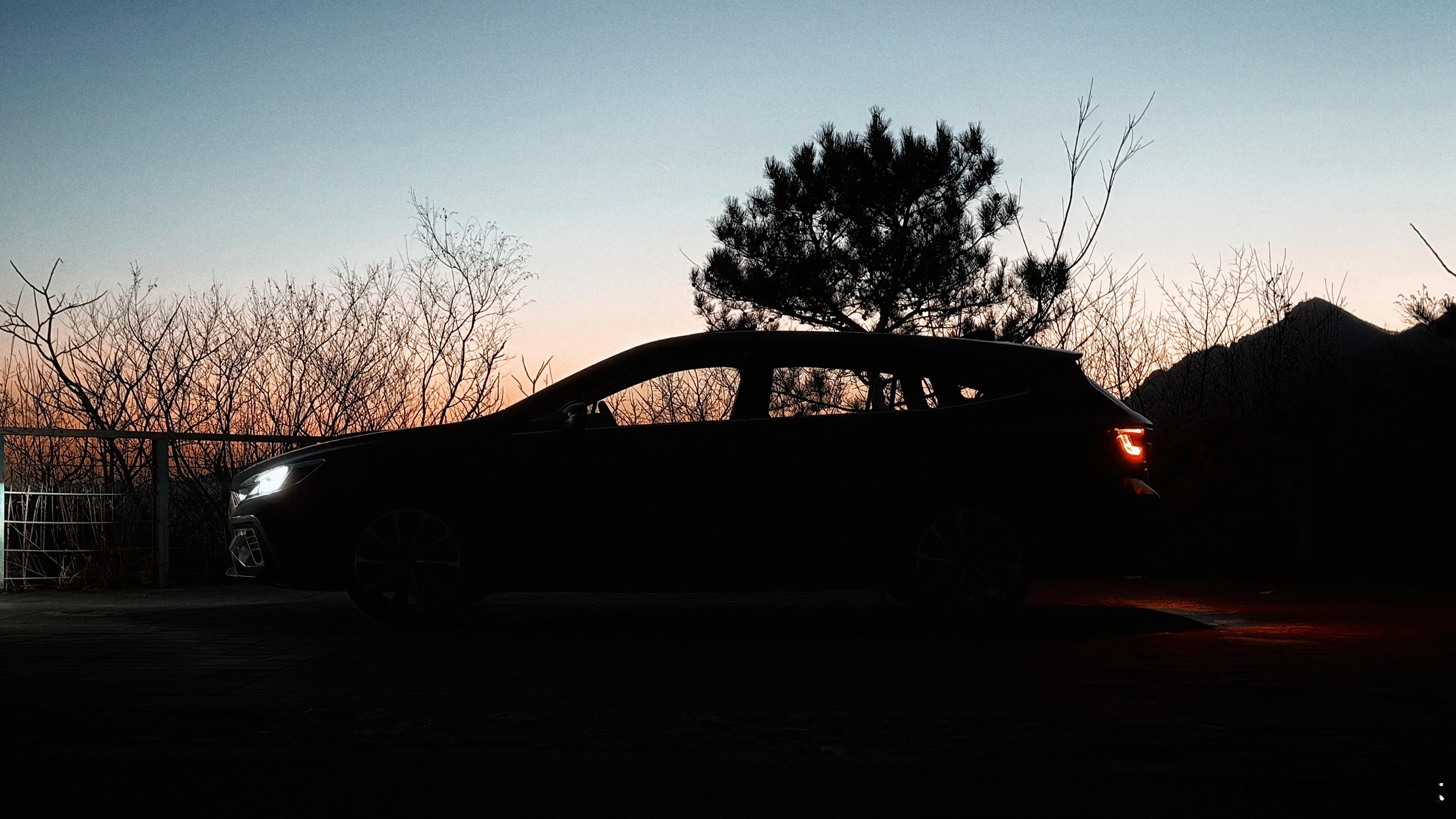 开着它这几天，遇到过十字路口对面FL5驾驶员与我红灯时持续对视，绿灯后擦肩而过时