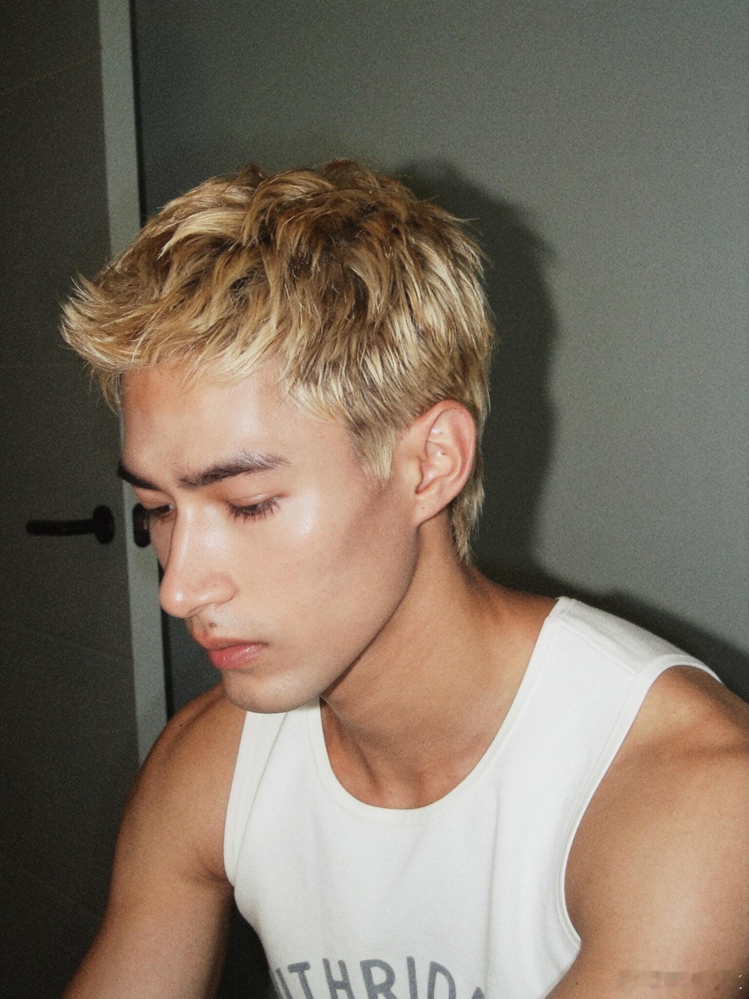 米卡抢亲失败米卡帮经纪人抢亲 救命啊米卡这个vlog笑点太密了！失手没抢到还顺理
