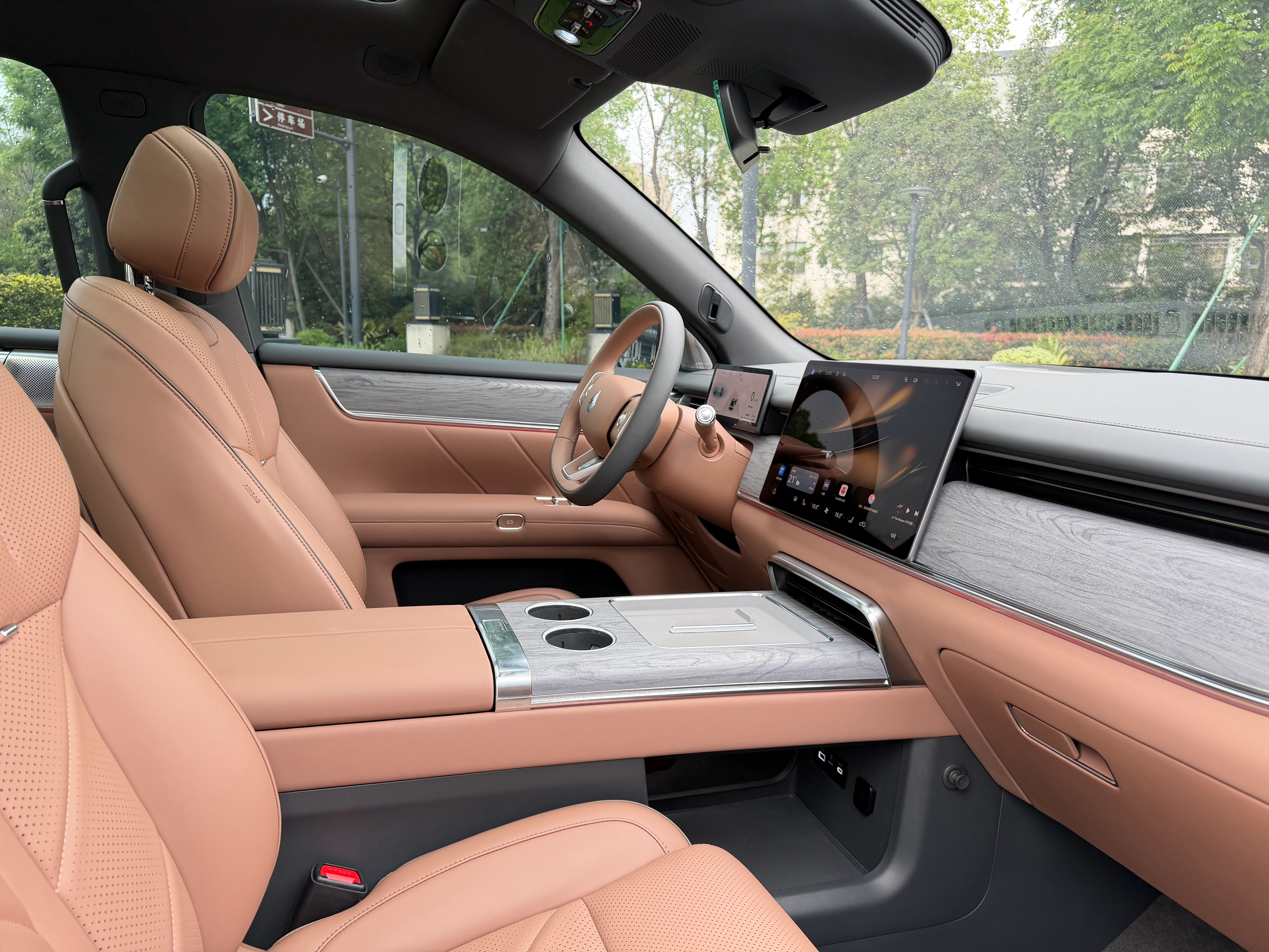 带全家+装备去露营，车到底有多重要？这次来成都试驾华境S，第一反应就是：这空间真