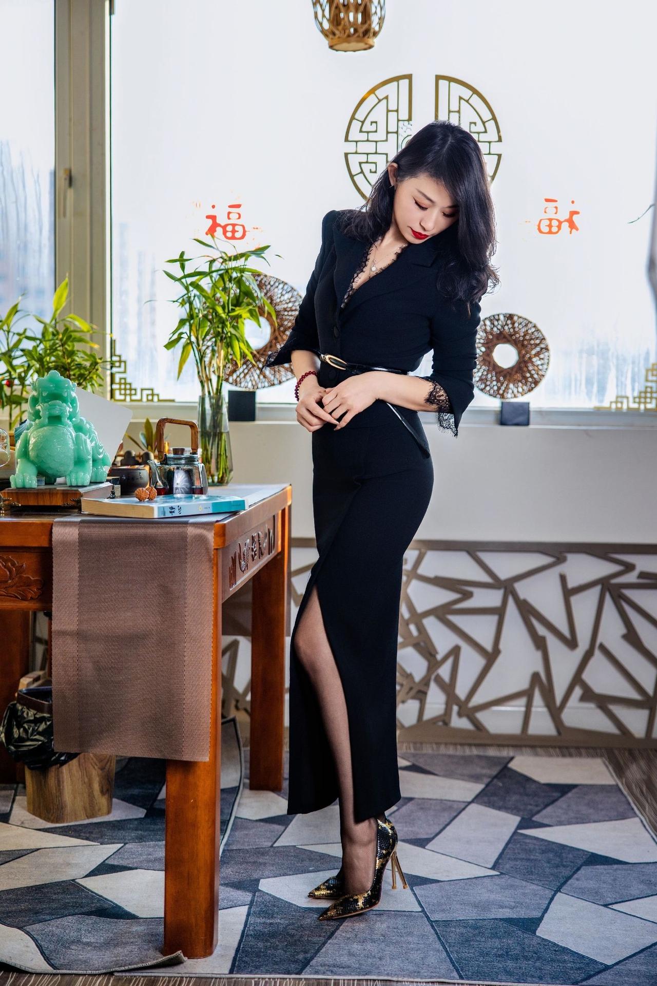 人生短暂，只愿与美好为伍，向温暖奔赴。放下不愉快，远离消耗者，不遗憾过往，只珍惜