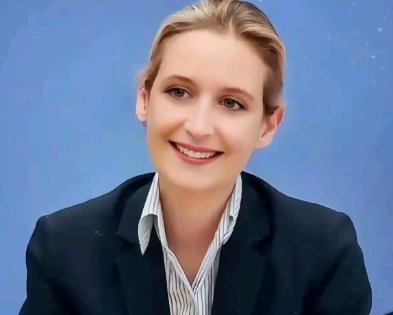 最近很多人把魏德尔吹成“德国最清醒的政治家”。
理由是她说了一句：“北溪是乌克兰