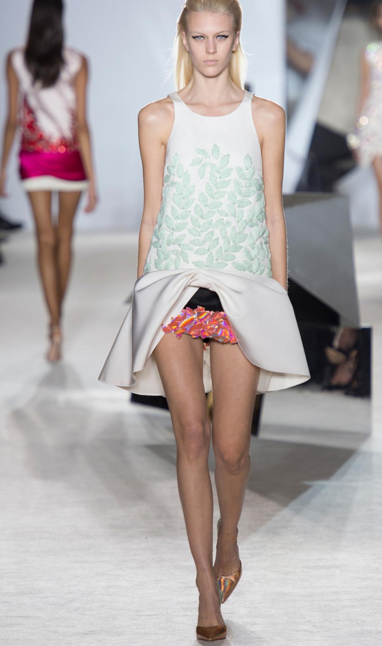 Giambattista Valli 2014春夏高定系列，花卉不再是点缀，而是
