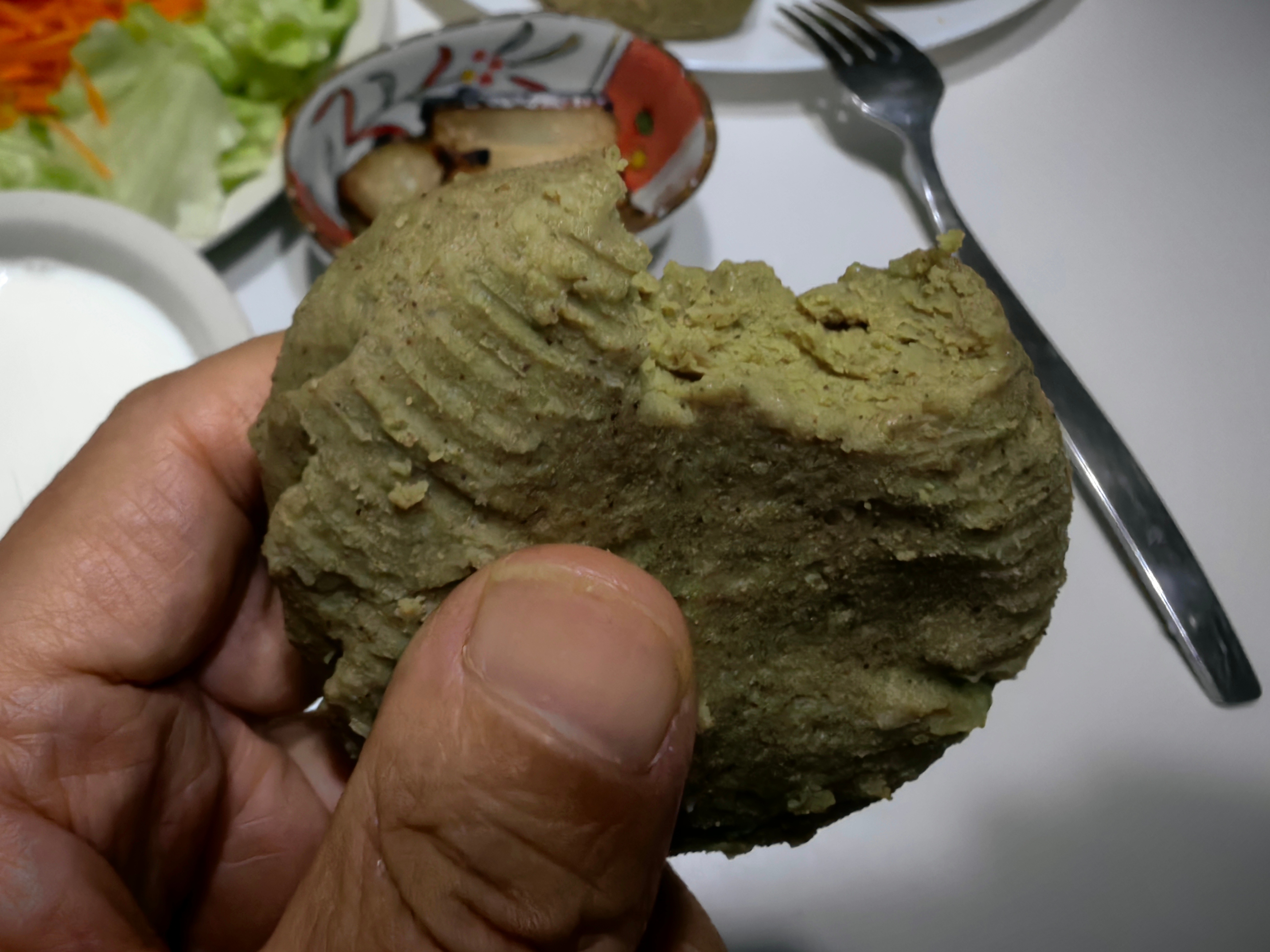 荞麦面煎饼有苦味，不好吃，有网友推荐煮饼。今天按照网友介绍的工艺流程用荞麦面试做