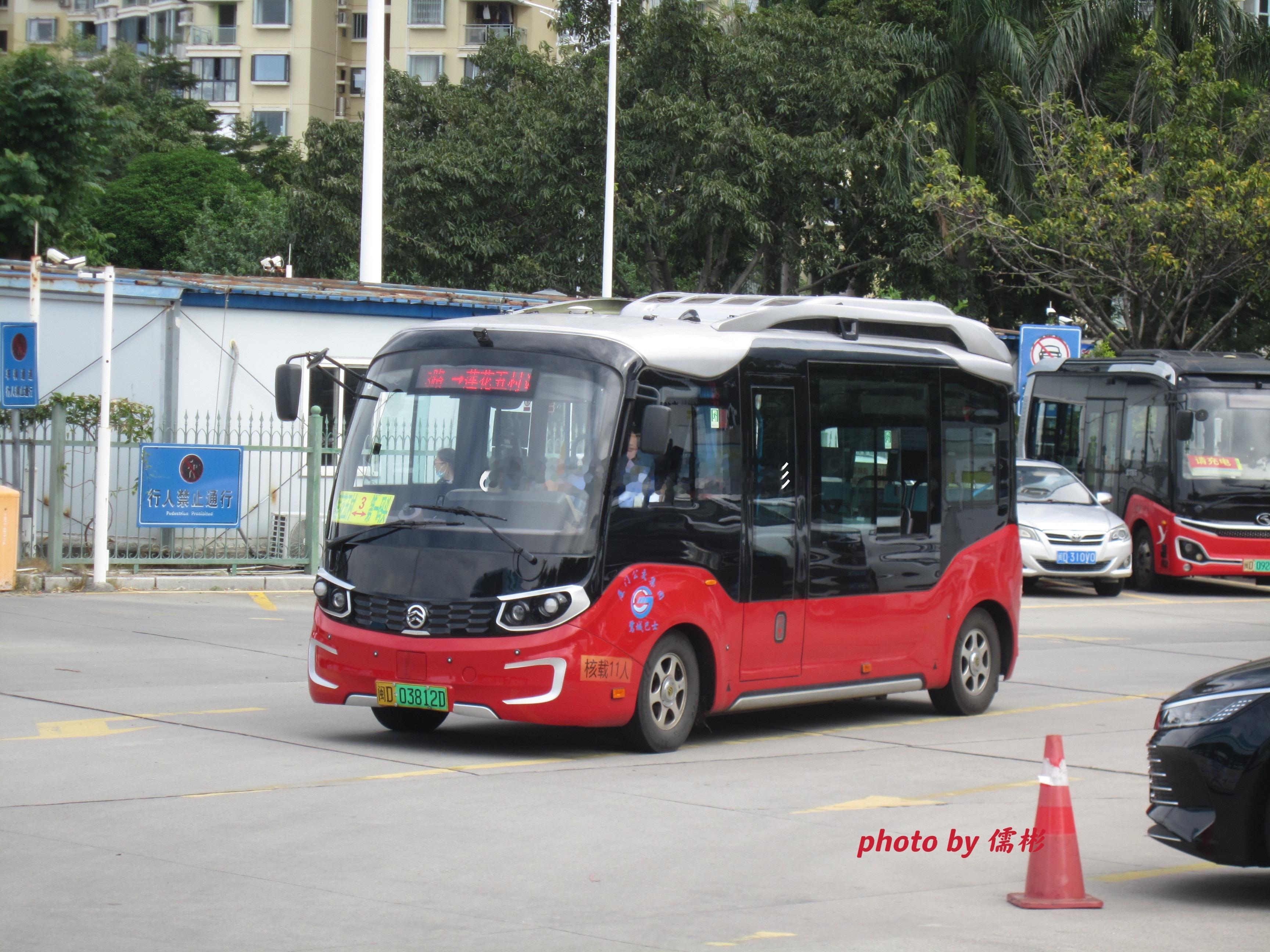厦门岛内运转的其他杂图3路居然也有小星辰！？晚上在T4候机之前才发现91蓝M8橙