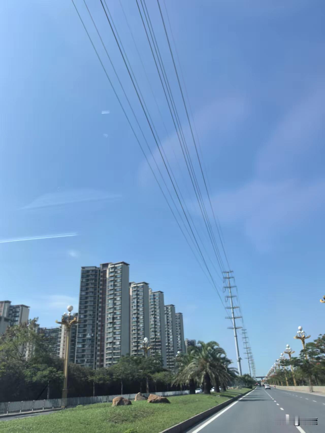 杀人诛心啊！

昨天，一个大姐和我一起走进电梯。我先按了28楼，她伸出的手缩了回