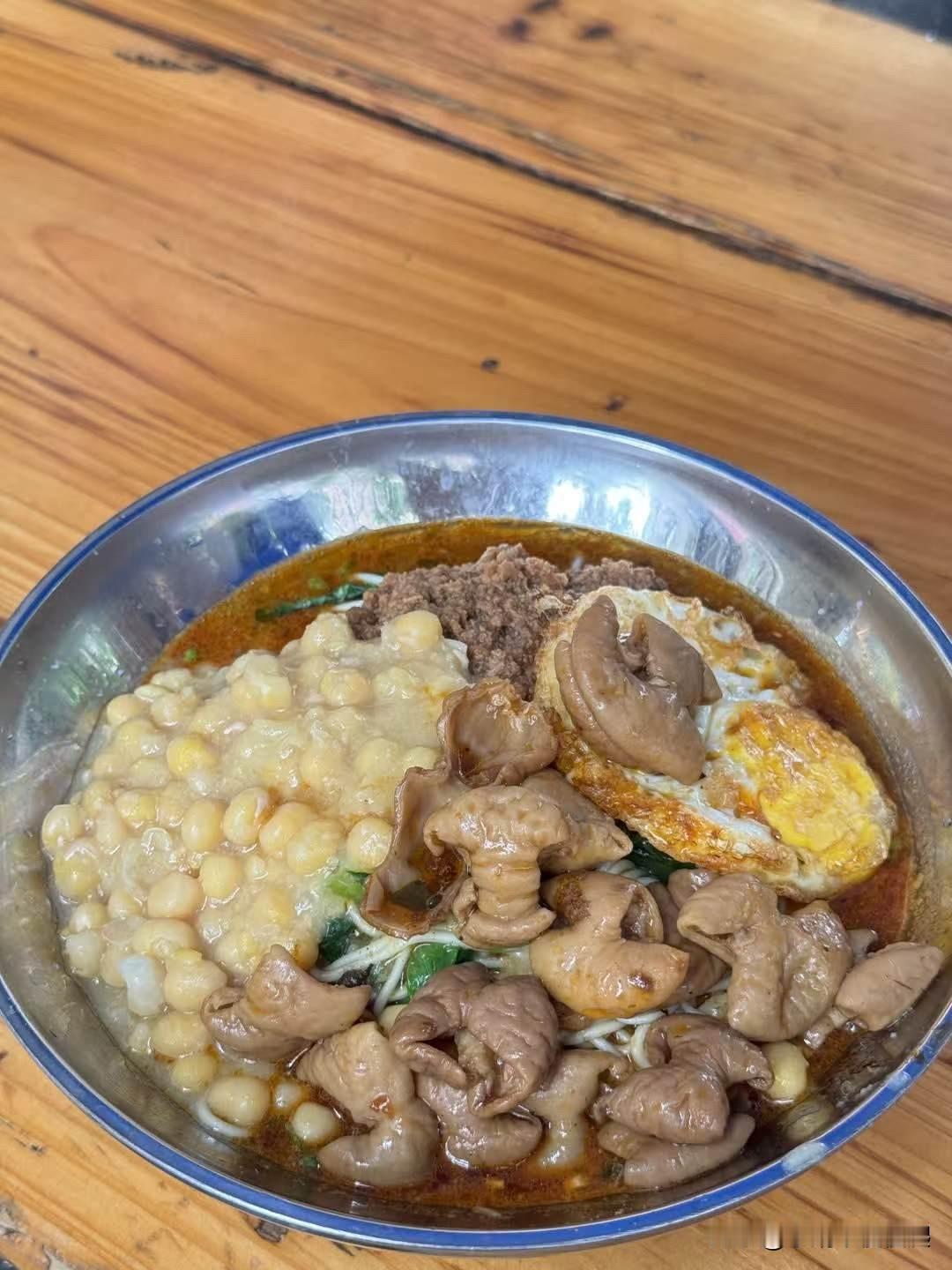豌杂面➕米酒冰酿，这个组合非常给力，非常搭配呀 。像吃面➕蛋酒，这款酒酿 太好喝