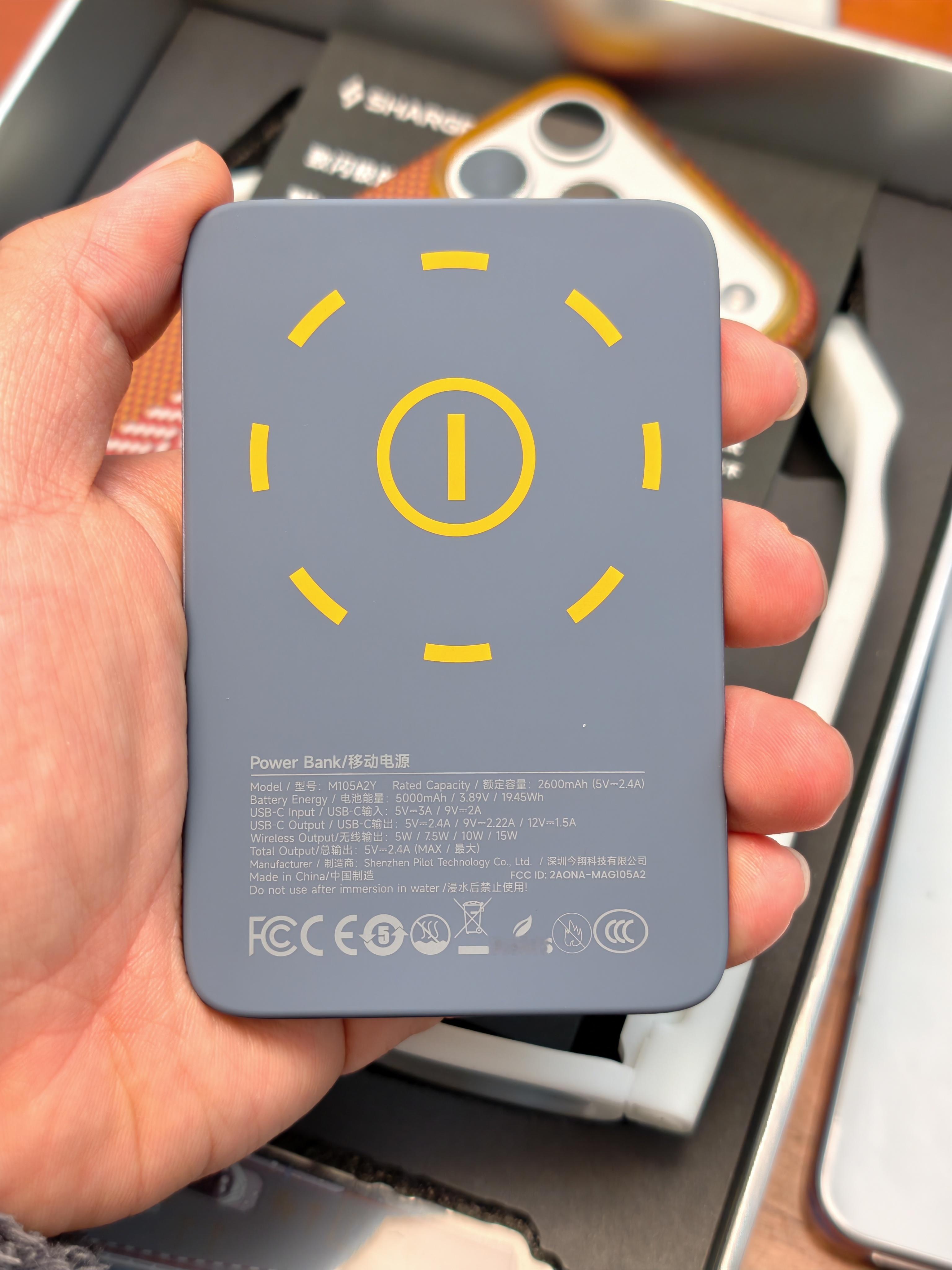 闪极的福建舰礼盒，里头有一个 3D 打印的眼睛模型（评论区抽了）这个模型很不错，