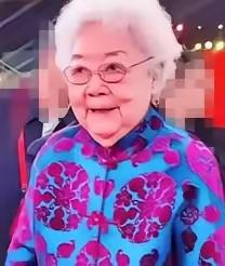 实在令人敬佩！身为正军级离休干部、享有三万多元月薪的人民艺术家田华，生活简朴，每