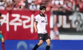 韩国边锋孙正范在伯恩茅斯U22梯队的试训，展现出多位置适应性、精准射术及优异身体