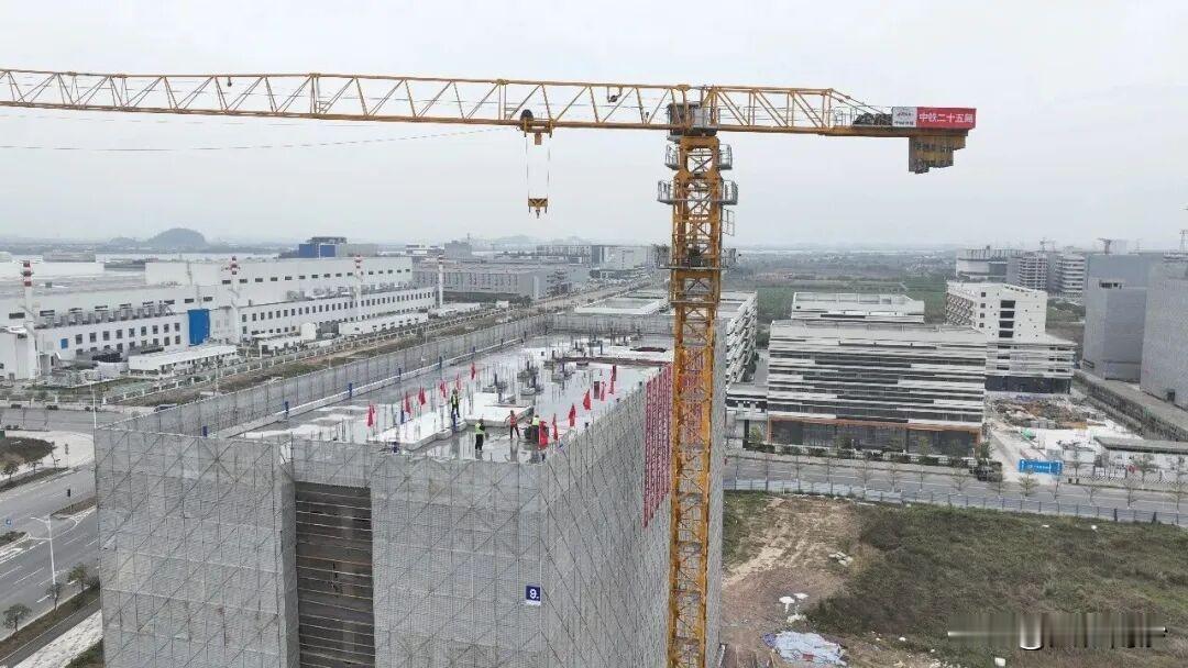 【大岗又一大型产业园封顶】位于南沙区大岗先进制造园区的南沙交投先进智造园项目迎来