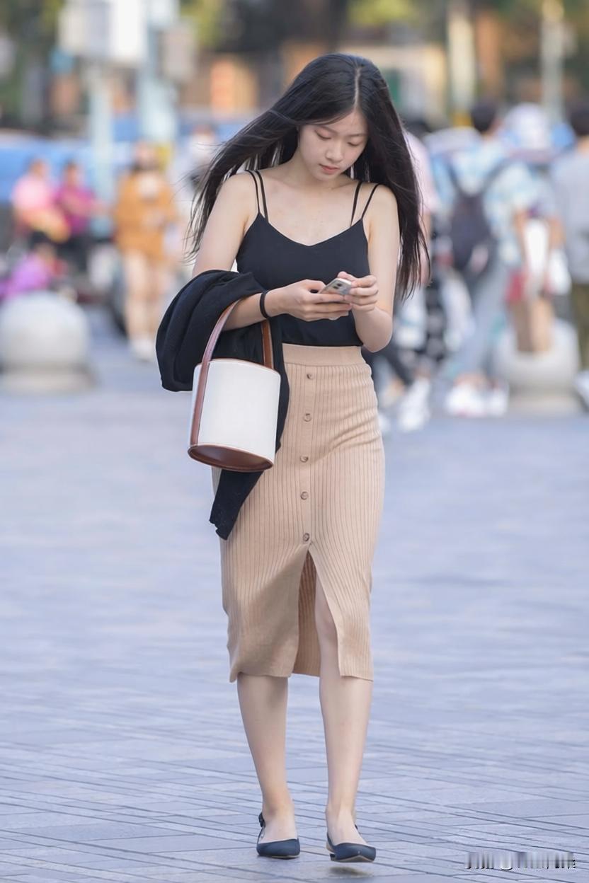 此图绝不含有涉及低俗易引发不良联想的内容。