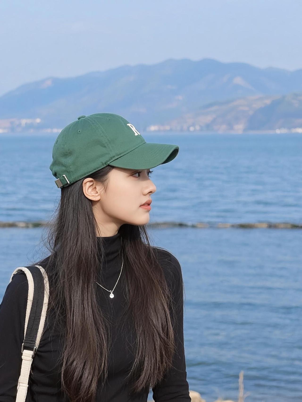 抖音ai创作 今日分享 日常生活 帽子控小姐姐 帽子一戴谁都不爱