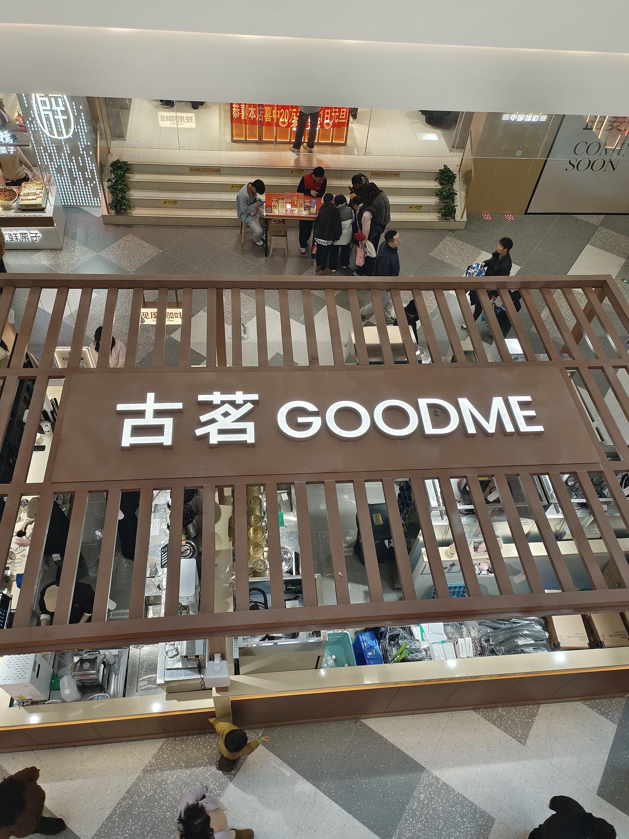 周末去逛商场，你能猜到这是哪个商场吗？
好久没逛商场了，现在都是网购，昨天出来逛